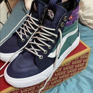 UNISEX Van’s MTE Purple/Teal/Navy **NEW IN BOX**